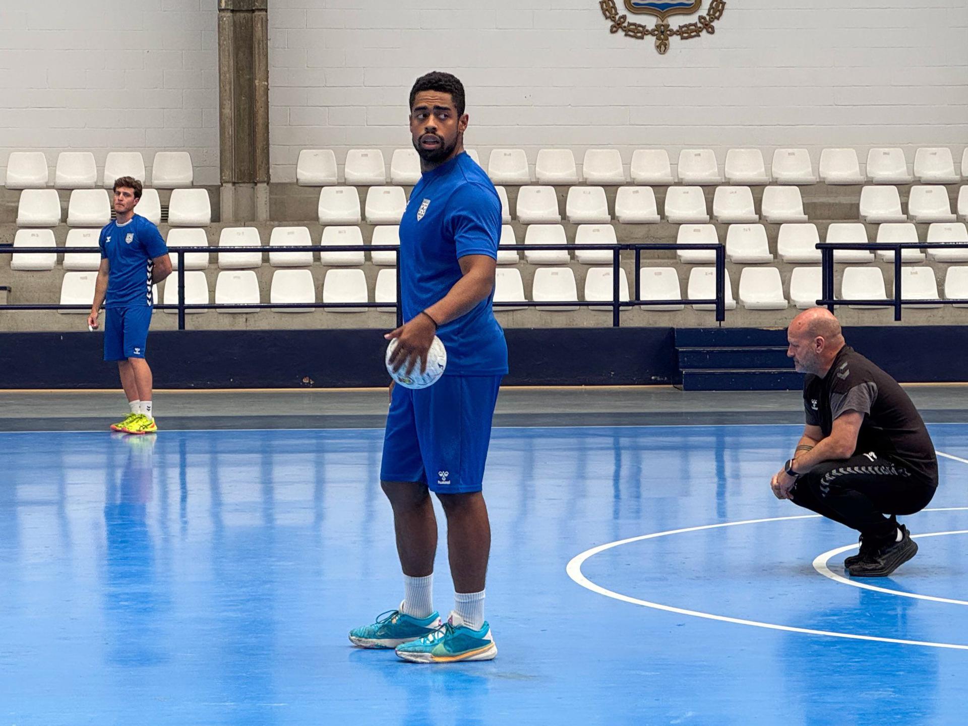 El Horneo EÓN arranca hoy la pretemporada de su debut en Asobal con 13 fichajes El Horneo EÓN arranca hoy la pretemporada de su debut en Asobal con 13 fichajes