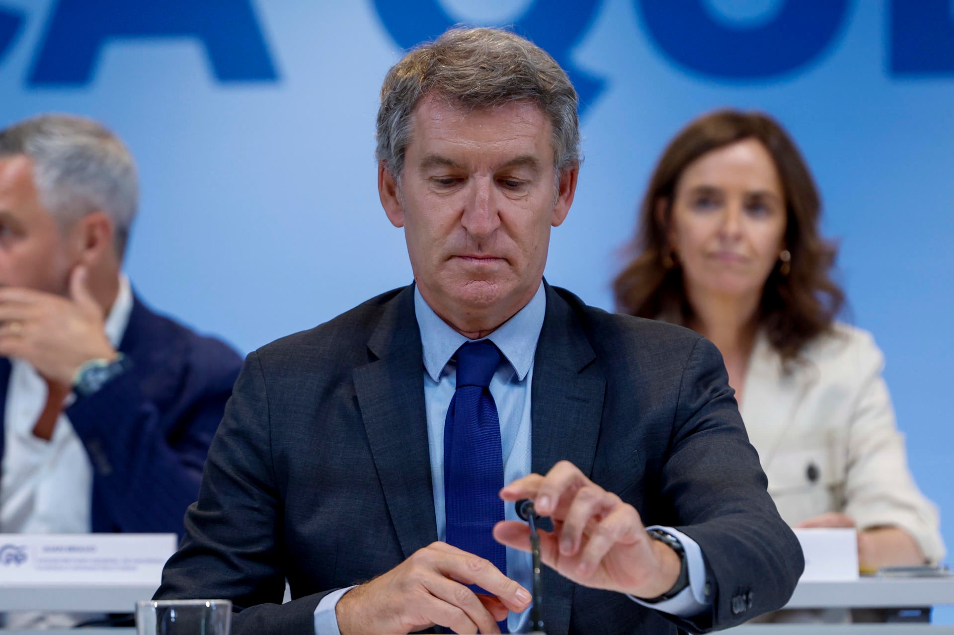 Feijóo acusa a Sánchez de "corrupción, hipocresía y falta de escrúpulo" y promete "una limpieza total" si gobierna Feijóo acusa a Sánchez de "corrupción, hipocresía y falta de escrúpulo" y promete "una limpieza total" si gobierna