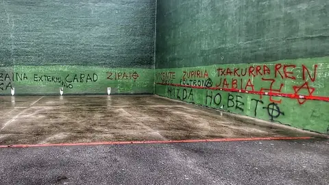 Pintadas en Hernani contra el consejero Zupiria Pintadas en Hernani contra el consejero Zupiria