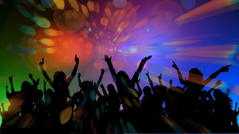 Imagen de mujeres j&oacute;venes bailando