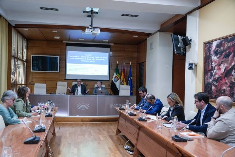 El programa 'ConExt' Extremadura Conecta Ciencia y Política amplía el plazo para participar en el asesoramiento a políticos El programa 'ConExt' Extremadura Conecta Ciencia y Política amplía el plazo para participar en el asesoramiento a políticos