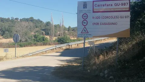 Exigen la reparación urgente de la carretera que da acceso al Monasterio de Monsalud Exigen la reparación urgente de la carretera que da acceso al Monasterio de Monsalud