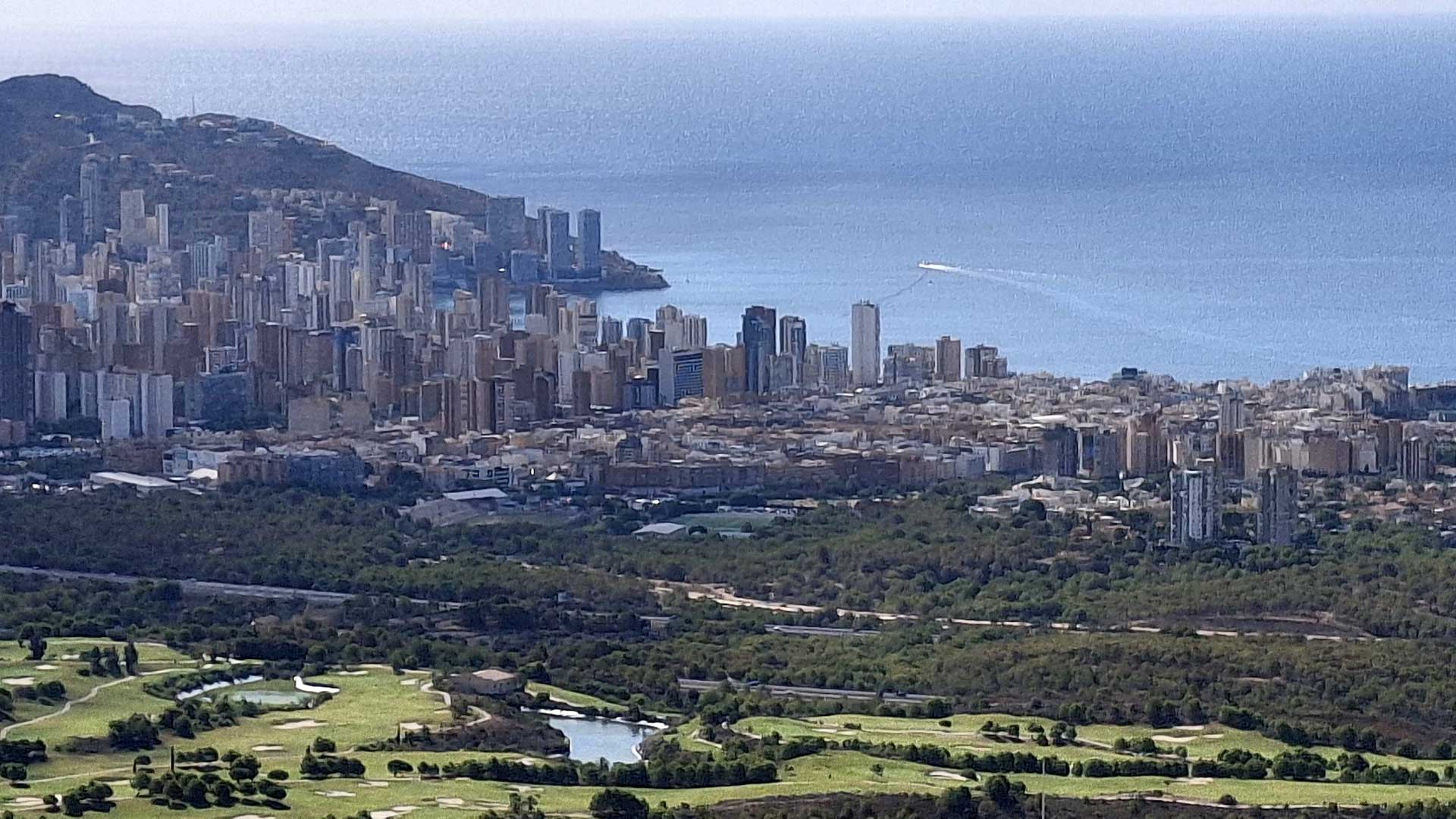 Benidorm inicia la licitación para adquirir cinco lotes de contenedores de recogida selectiva de residuos Benidorm inicia la licitación para adquirir cinco lotes de contenedores de recogida selectiva de residuos