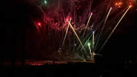 Fuegos artificiales en honor a Santa Marta Fuegos artificiales en honor a Santa Marta