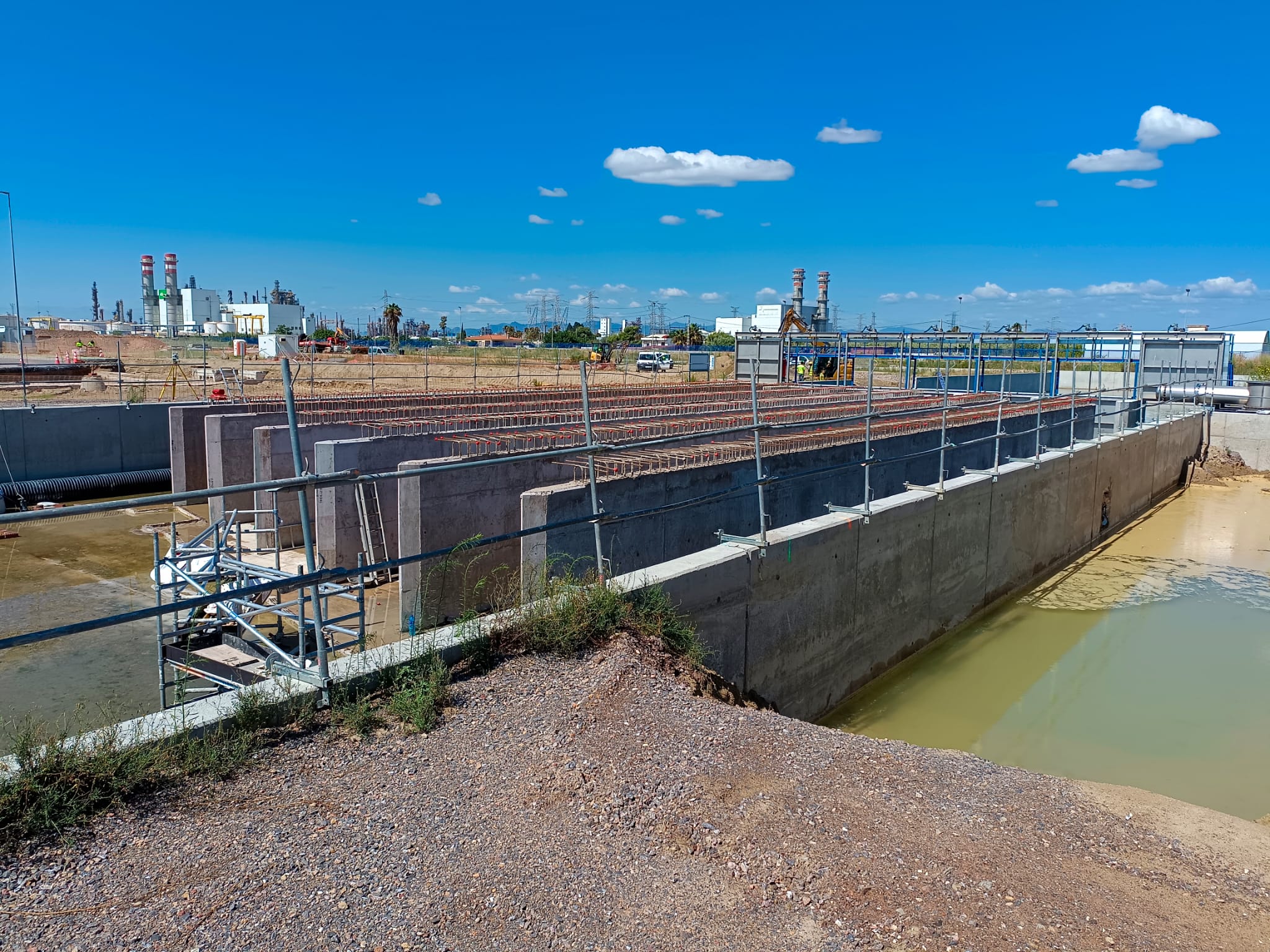 PortCastelló avanza en la construcción de pasos superiores para mejorar el acceso a la dársena sur PortCastelló avanza en la construcción de pasos superiores para mejorar el acceso a la dársena sur