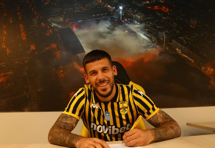 El futbolista Carles Pérez, ingresado tras ser mordido en los genitales por un perro en Grecia El futbolista Carles Pérez, ingresado tras ser mordido en los genitales por un perro en Grecia