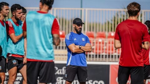 Maikel Romero, en el centro durante los primeros entrenamientos de la pretemporada