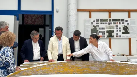 El alcalde de Elche y el presidente de la Generalitat en el Instituto Valenciano de Conservación y Restauración El alcalde de Elche y el presidente de la Generalitat en el Instituto Valenciano de Conservación y Restauración