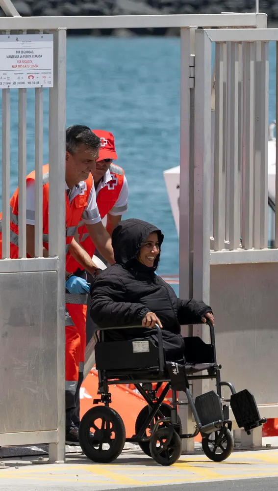 Esta es la mujer sin piernas que ha sido rescatada a bordo de una embarcación a 40 kilómetros al sur de Lanzarote Esta es la mujer sin piernas que ha sido rescatada a bordo de una embarcación a 40 kilómetros al sur de Lanzarote