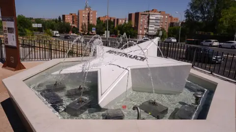 Madrid recrea con fuentes ornamentales la Osa Mayor de su escudo Madrid recrea con fuentes ornamentales la Osa Mayor de su escudo