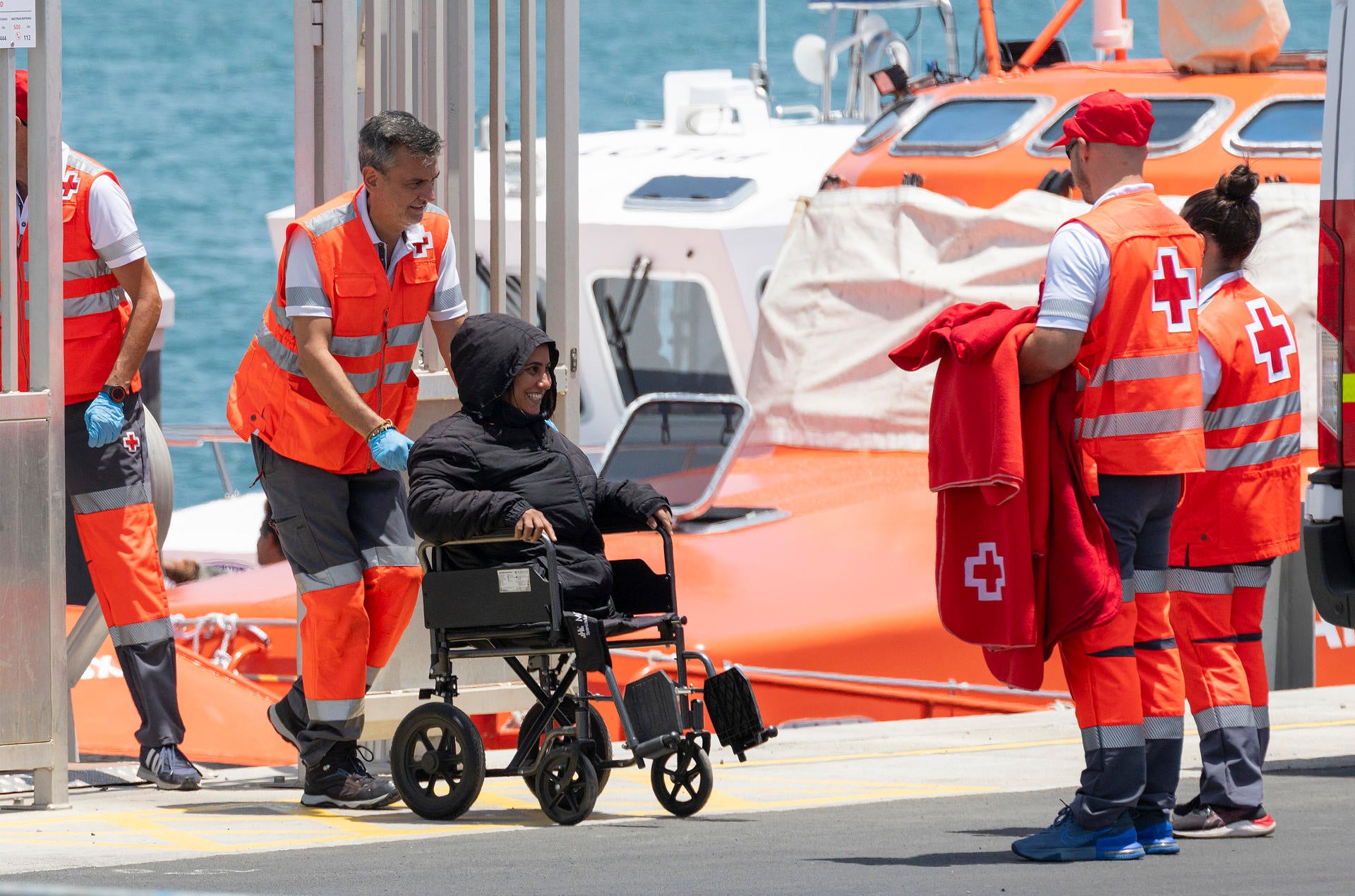 Una mujer sin piernas, entre los 38 migrantes rescatados en Lanzarote Una mujer sin piernas, entre los 38 migrantes rescatados en Lanzarote