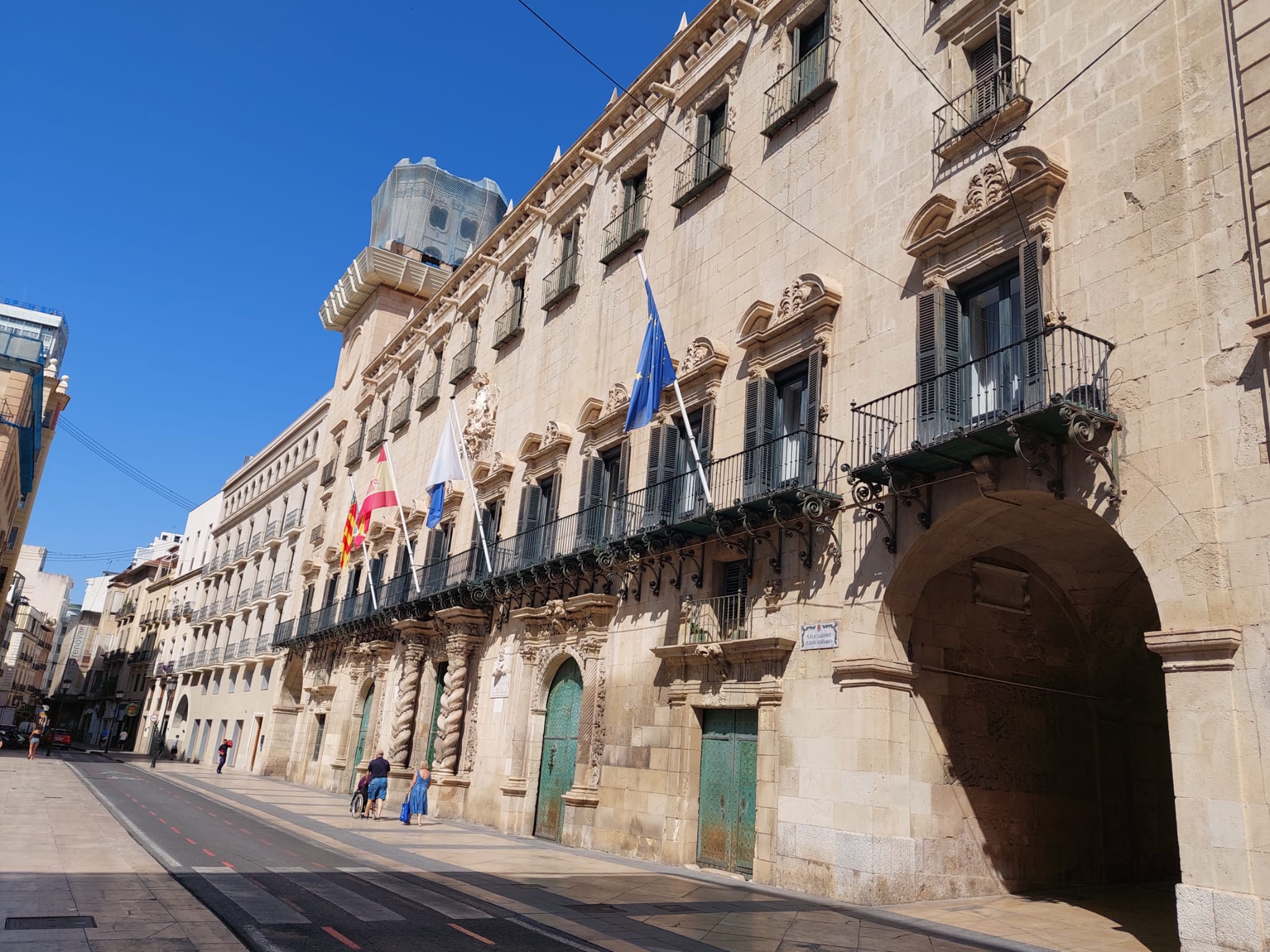 Alicante comienza a notificar por correo electrónico la tasa de basuras y por postal lo hará desde septiembre al 15 de noviembre Alicante comienza a notificar por correo electrónico la tasa de basuras y por postal lo hará desde septiembre al 15 de noviembre