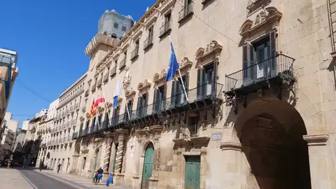 Alicante comienza a notificar por correo electrónico la tasa de basuras y por postal lo hará desde septiembre al 15 de noviembre Alicante comienza a notificar por correo electrónico la tasa de basuras y por postal lo hará desde septiembre al 15 de noviembre