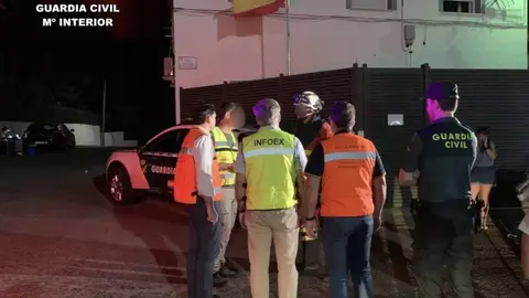 Ascienden a 200 los desalojados durante la noche en diversas alquerías por el incendio en Las Hurdes Ascienden a 200 los desalojados durante la noche en diversas alquerías por el incendio en Las Hurdes