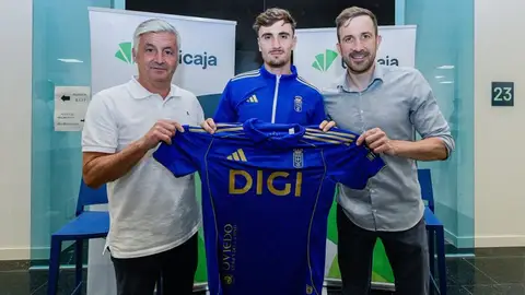 30-07-2025 Roberto Suárez, director deportivo del Oviedo, Álex Forés, y Agustín Lleida, director general del Oviedo 30-07-2025 Roberto Suárez, director deportivo del Oviedo, Álex Forés, y Agustín Lleida, director general del Oviedo