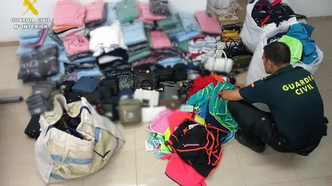 La Guardia Civil continúa la lucha contra la venta de productos falsificados en la provincia de Castellón La Guardia Civil continúa la lucha contra la venta de productos falsificados en la provincia de Castellón