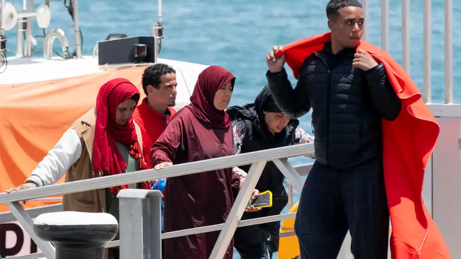 Una mujer sin piernas, entre las 38 personas rescatadas en Lanzarote | 2 Una mujer sin piernas, entre las 38 personas rescatadas en Lanzarote | 2