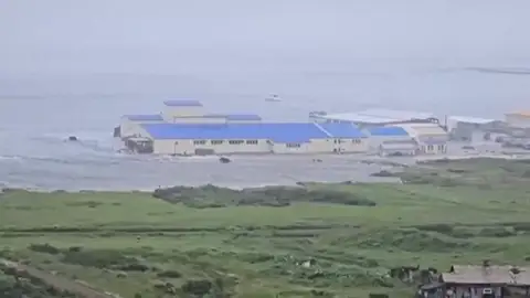 Así se ha visto el tsunami en Rusia Así se ha visto el tsunami en Rusia