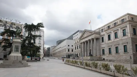 Ya es oficial: el BOE elimina el lenguaje sexista del Reglamento del Congreso y sanciona a 'pseudoperiodistas' Ya es oficial: el BOE elimina el lenguaje sexista del Reglamento del Congreso y sanciona a 'pseudoperiodistas'