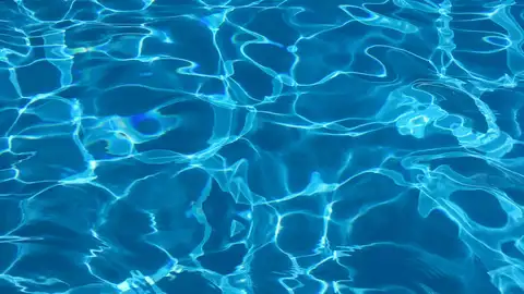 Una imagen de archivo de una piscina Una imagen de archivo de una piscina