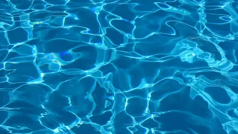 Una imagen de archivo de una piscina