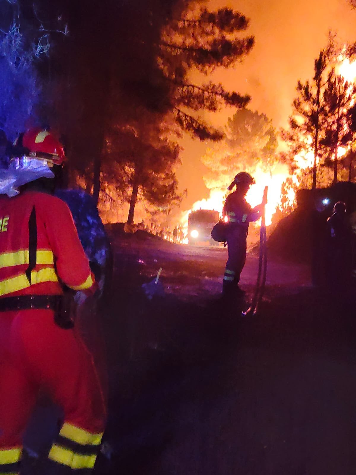 2.600 Hectáreas afectadas, en torno al 70% del perímetro consolidado y evolución "relativamente favorable" para el incendio en Hurdes 2.600 Hectáreas afectadas, en torno al 70% del perímetro consolidado y evolución "relativamente favorable" para el incendio en Hurdes