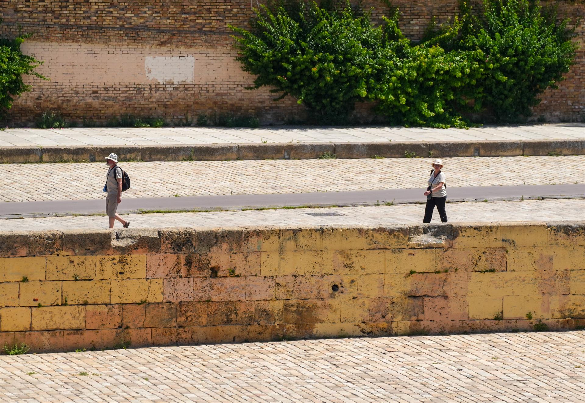 Andalucía despide julio con avisos por calor en Córdoba, Huelva, Jaén y Sevilla y por oleaje y viento en Cádiz Andalucía despide julio con avisos por calor en Córdoba, Huelva, Jaén y Sevilla y por oleaje y viento en Cádiz