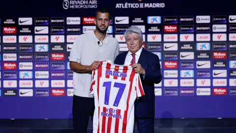Hancko, en su presentación con el Atlético de Madrid Hancko, en su presentación con el Atlético de Madrid