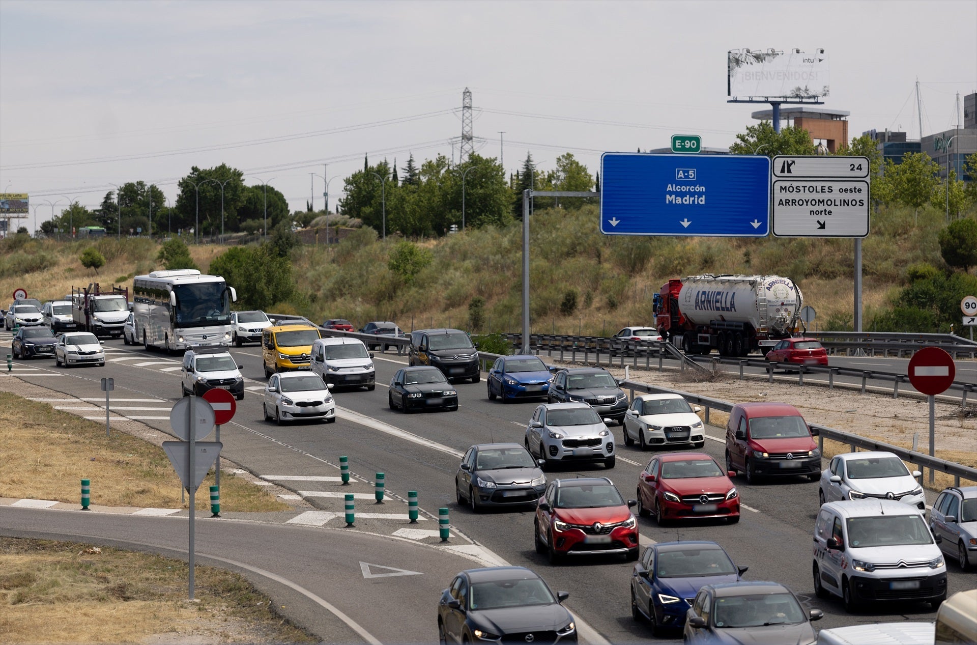 Comienza la gran operación salida: la DGT prevé 6,9 millones de desplazamientos por carretera Comienza la gran operación salida: la DGT prevé 6,9 millones de desplazamientos por carretera