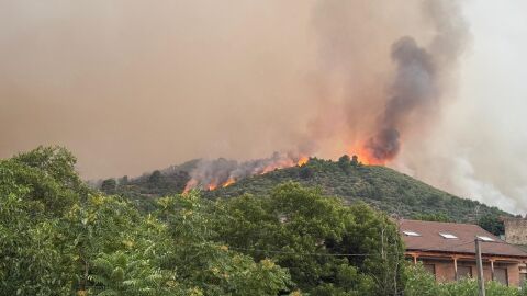 Incendio originado en Cuevas del Valle (Ávila) Incendio originado en Cuevas del Valle (Ávila)