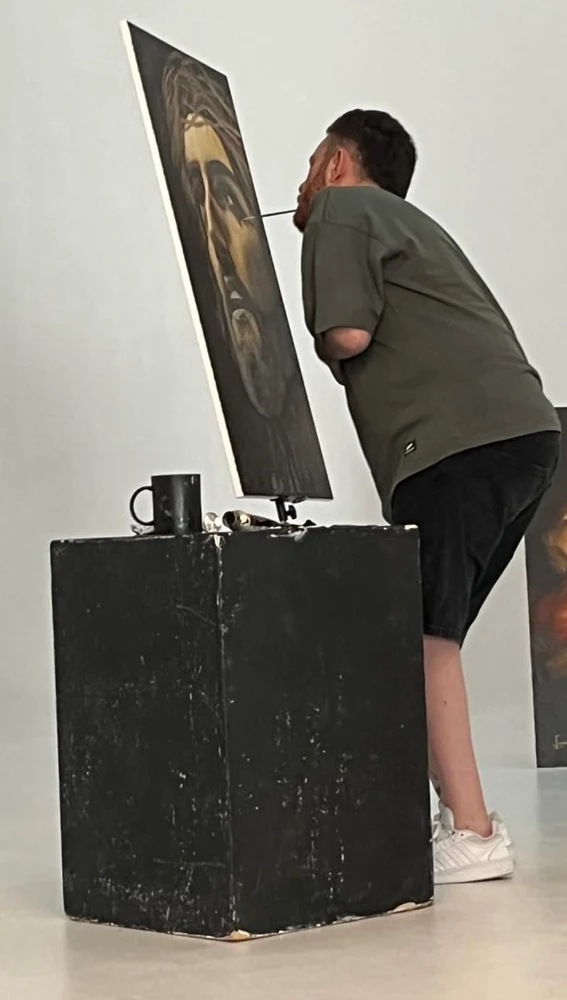 Lorenzo Higueras pintando un cuadro Lorenzo Higueras pintando un cuadro