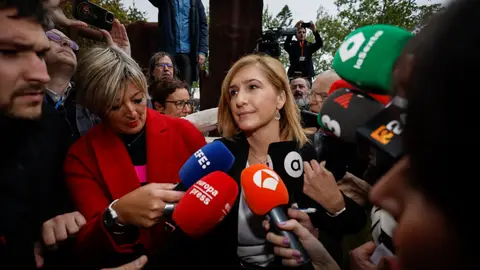 La exconsellera de Justicia e Interior del Gobierno valenciano Salomé Pradas a su llegada a los juzgados de València para declarar como investigada en la causa judicial por la gestión de la dana. La exconsellera de Justicia e Interior del Gobierno valenciano Salomé Pradas a su llegada a los juzgados de València para declarar como investigada en la causa judicial por la gestión de la dana.