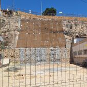 Las obras del ascensor que conecta la playa Centro con la zona Barberes Sur en la Vila se paralizan durante el mes de agosto