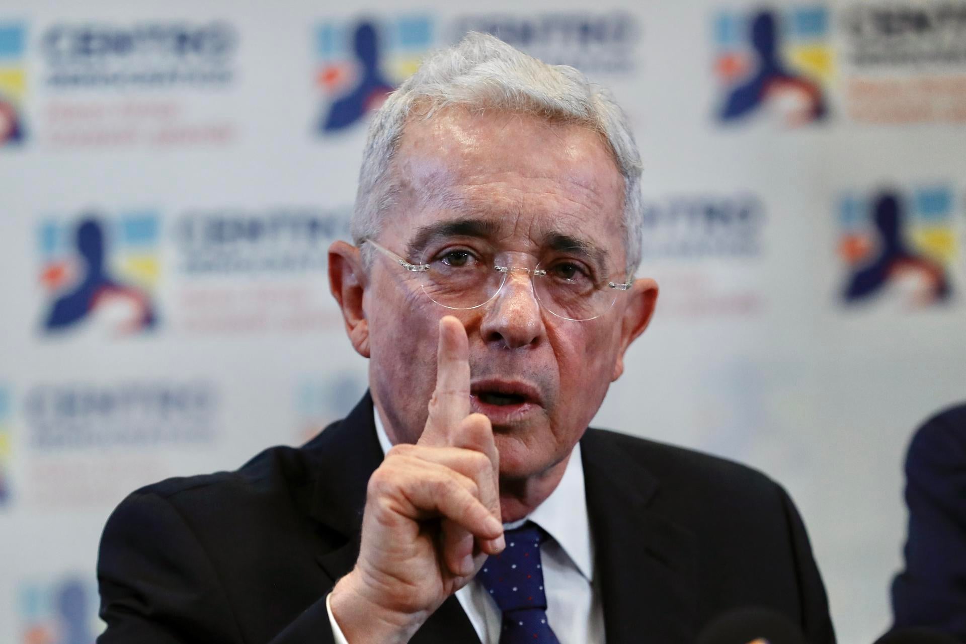 El expresidente colombiano Uribe, condenado a 12 años de prisión domiciliaria El expresidente colombiano Uribe, condenado a 12 años de prisión domiciliaria