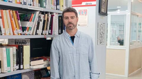 Juan Sobrino y su proyecto Libros que saltan muros