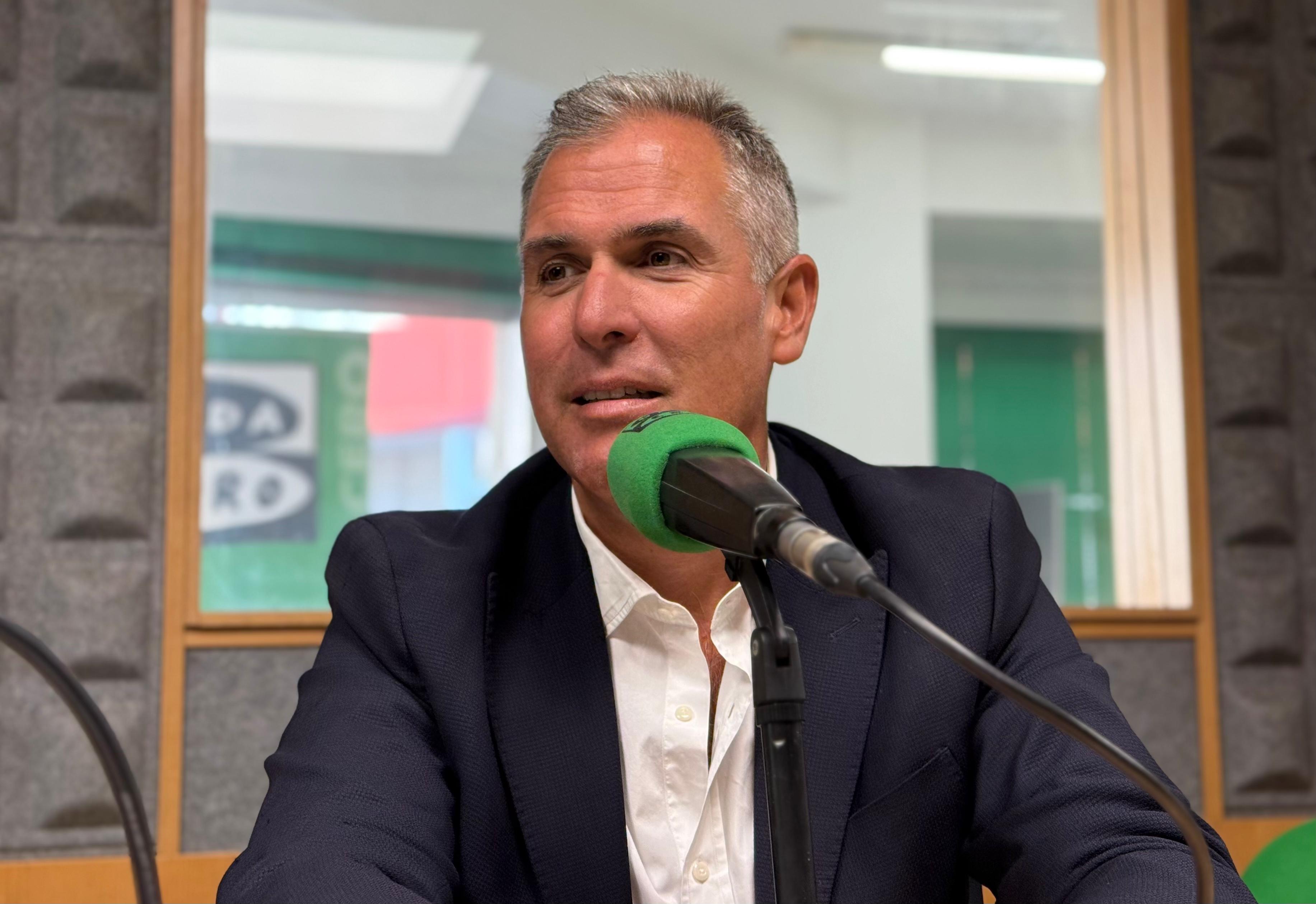 Rafa Domínguez: “El coche de punto es ridículo y no lo usa ni Lores” Rafa Domínguez: “El coche de punto es ridículo y no lo usa ni Lores”