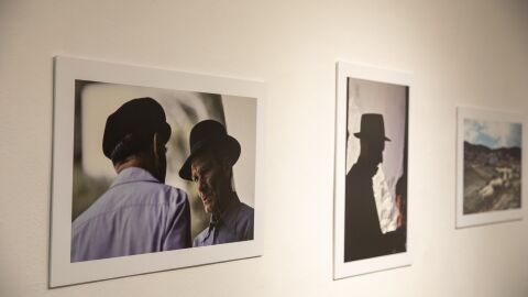 Fotograf&iacute;as de Wolfang L&ouml;ffler en la exposici&oacute;n A&ntilde;os ochenta. La Ibiza que desaparec&iacute;a