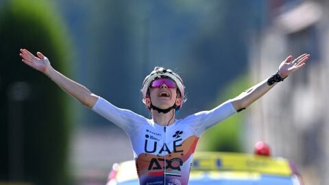 La francesa Maeva Squiban celebra uno de sus triunfos en la ronda gala