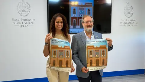 Los Moros y Cristianos de Elche estrenan la nueva comparsa Lluraors de Elx Los Moros y Cristianos de Elche estrenan la nueva comparsa Lluraors de Elx
