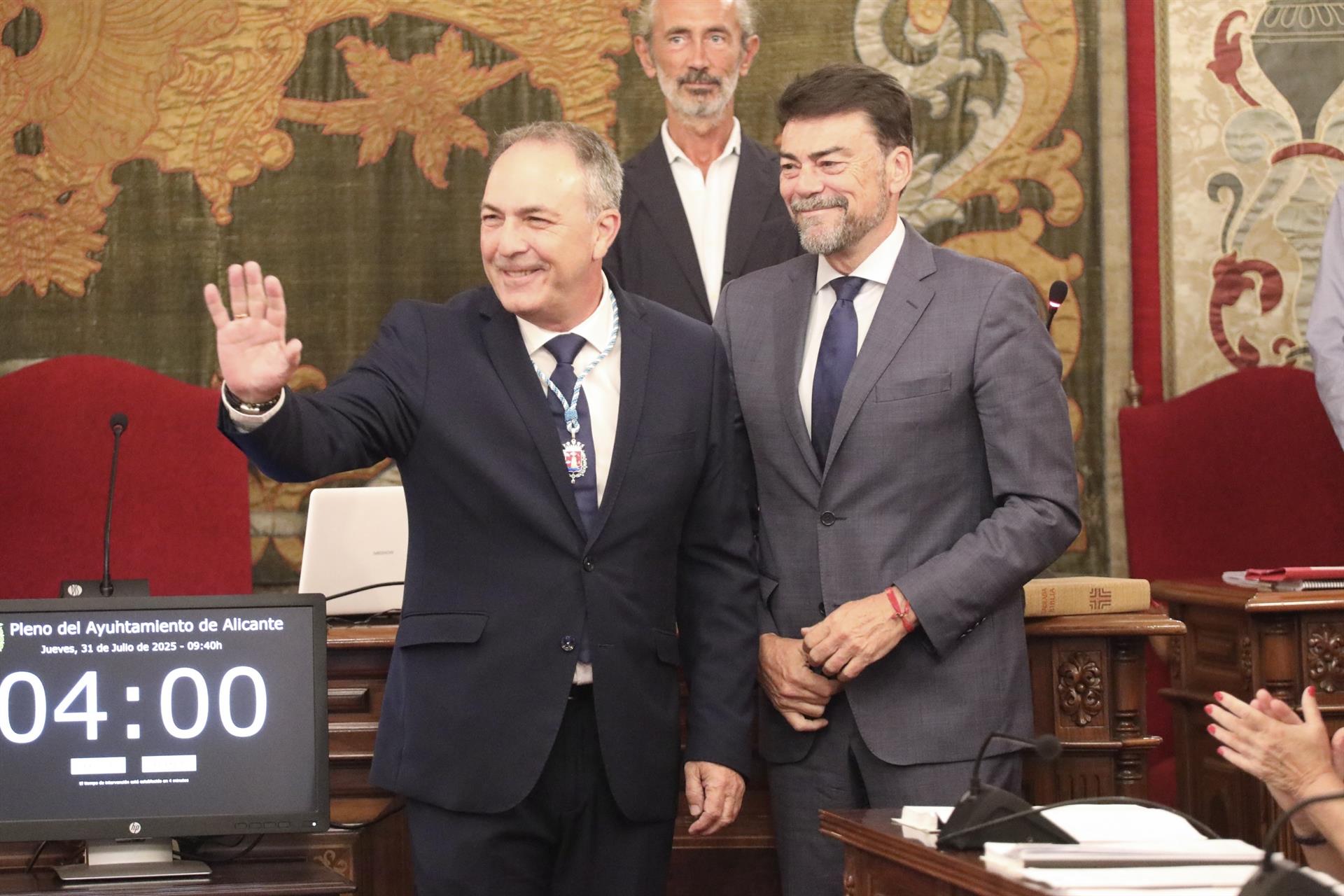 Barcala retira Limpieza a Manuel Villar y se la asigna al nuevo concejal Francisco Alemáñ Barcala retira Limpieza a Manuel Villar y se la asigna al nuevo concejal Francisco Alemáñ