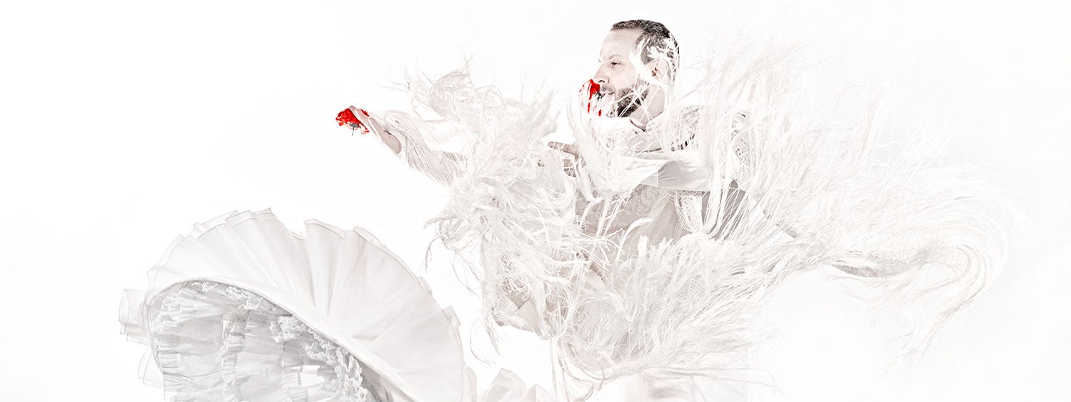 La magia del flamenco y la poesía de Lorca se funden en ‘Llámame Lorca’, el espectáculo del bailaor y coreógrafo granadino Manuel Liñán La magia del flamenco y la poesía de Lorca se funden en ‘Llámame Lorca’, el espectáculo del bailaor y coreógrafo granadino Manuel Liñán