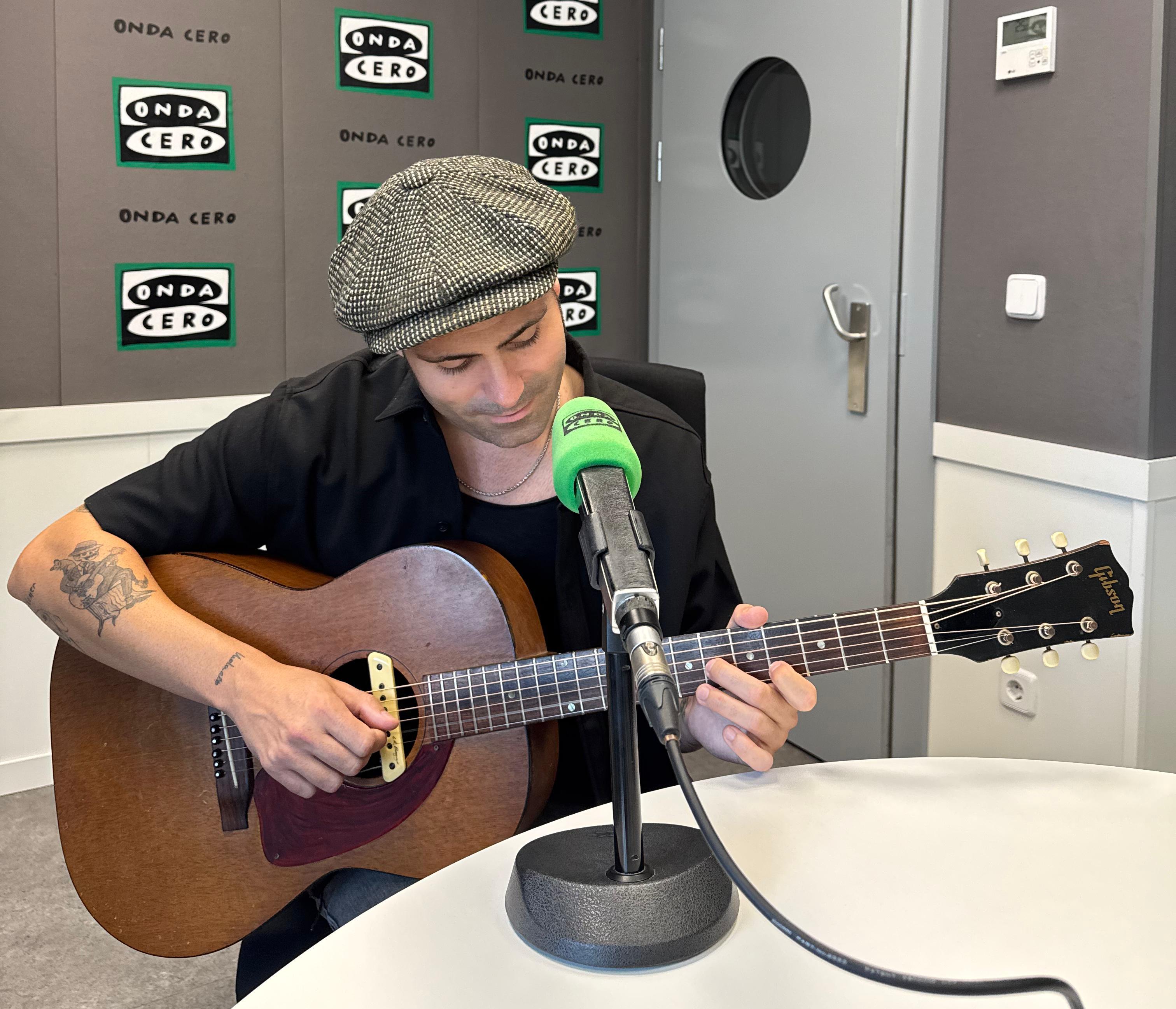 Luis Carrillo, el valenciano pegado a una guitarra que canta su vida y la de tantos Luis Carrillo, el valenciano pegado a una guitarra que canta su vida y la de tantos