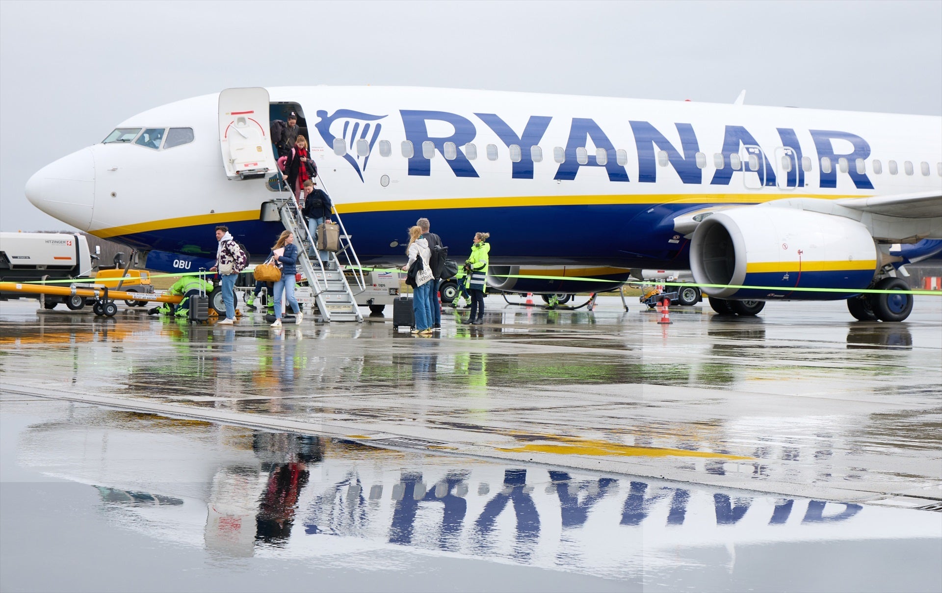 Huelga en Ryanair: CGT y UGT convocan 22 paros del personal de tierra en Barajas a partir del 15 de agosto Huelga en Ryanair: CGT y UGT convocan 22 paros del personal de tierra en Barajas a partir del 15 de agosto