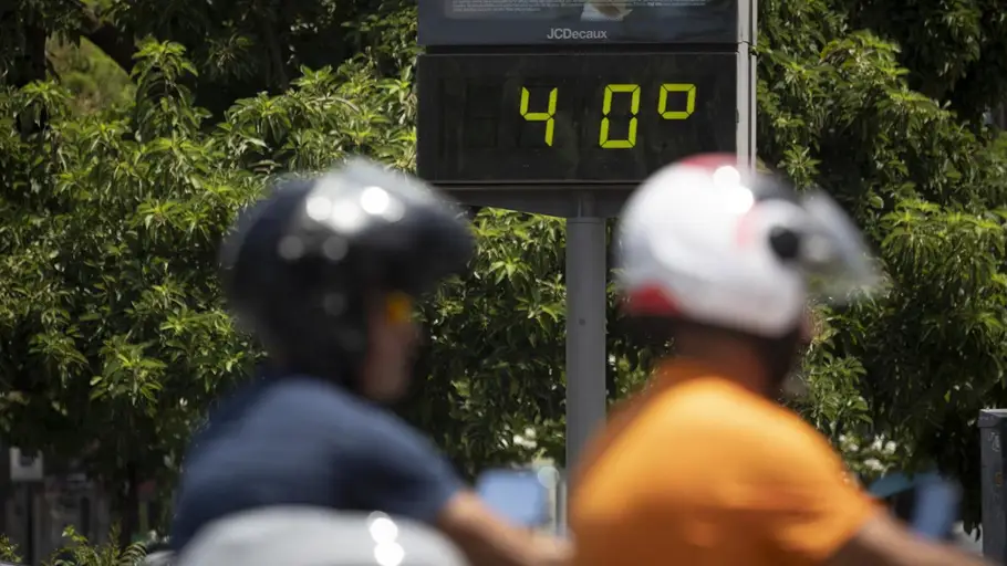 La Aemet lanza un aviso especial por ola de calor hasta el jueves en toda España, excepto cantábrico y Canarias La Aemet lanza un aviso especial por ola de calor hasta el jueves en toda España, excepto cantábrico y Canarias
