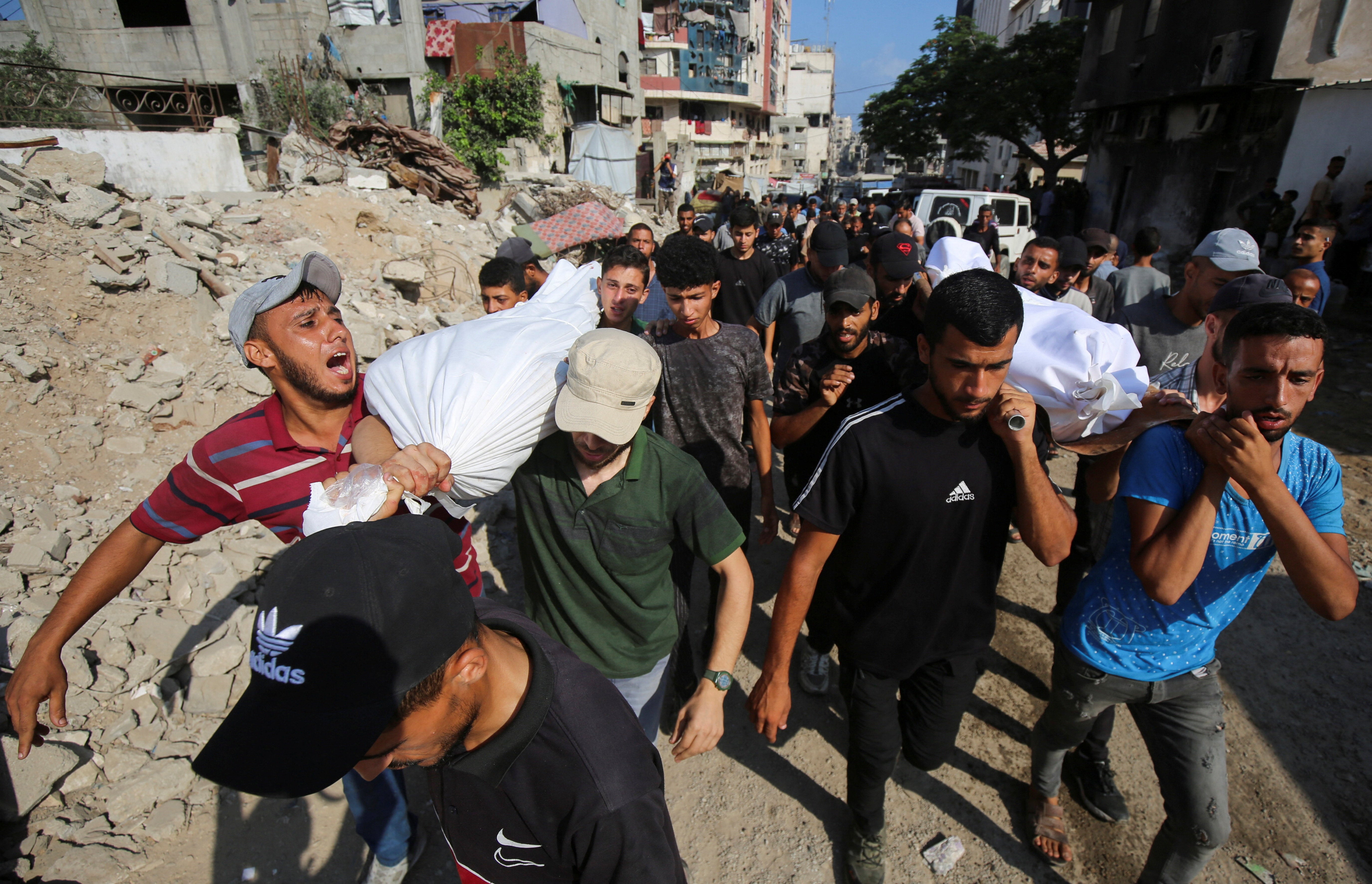 Al menos 22 palestinos han muerto tras una nueva noche de ataques de Israel sobre la franja de Gaza Al menos 22 palestinos han muerto tras una nueva noche de ataques de Israel sobre la franja de Gaza