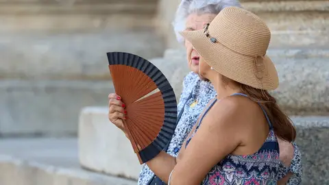 Imagen de archivo de altas temperaturas. Algunas tormentas nublan la antesala de la ola de calor