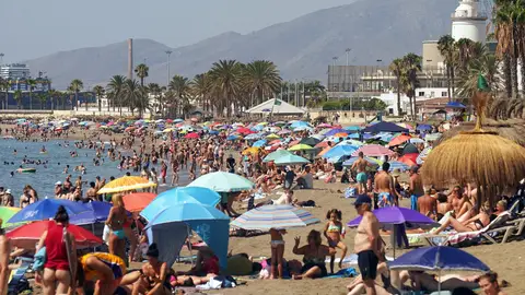 La playa de la Malagueta a rebosar el pasado 29 de julio La playa de la Malagueta a rebosar el pasado 29 de julio