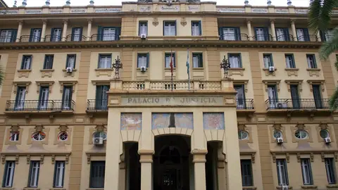 Condenado a dos años de cárcel por agredir sexualmente a una menor de nueve en Málaga Condenado a dos años de cárcel por agredir sexualmente a una menor de nueve en Málaga