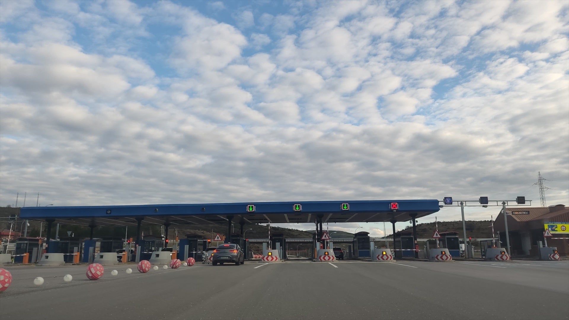 Barbón admite que una posible prórroga presupuestaria retrasaría la petición de bonificación: "largo me lo fiais" Barbón admite que una posible prórroga presupuestaria retrasaría la petición de bonificación: "largo me lo fiais"