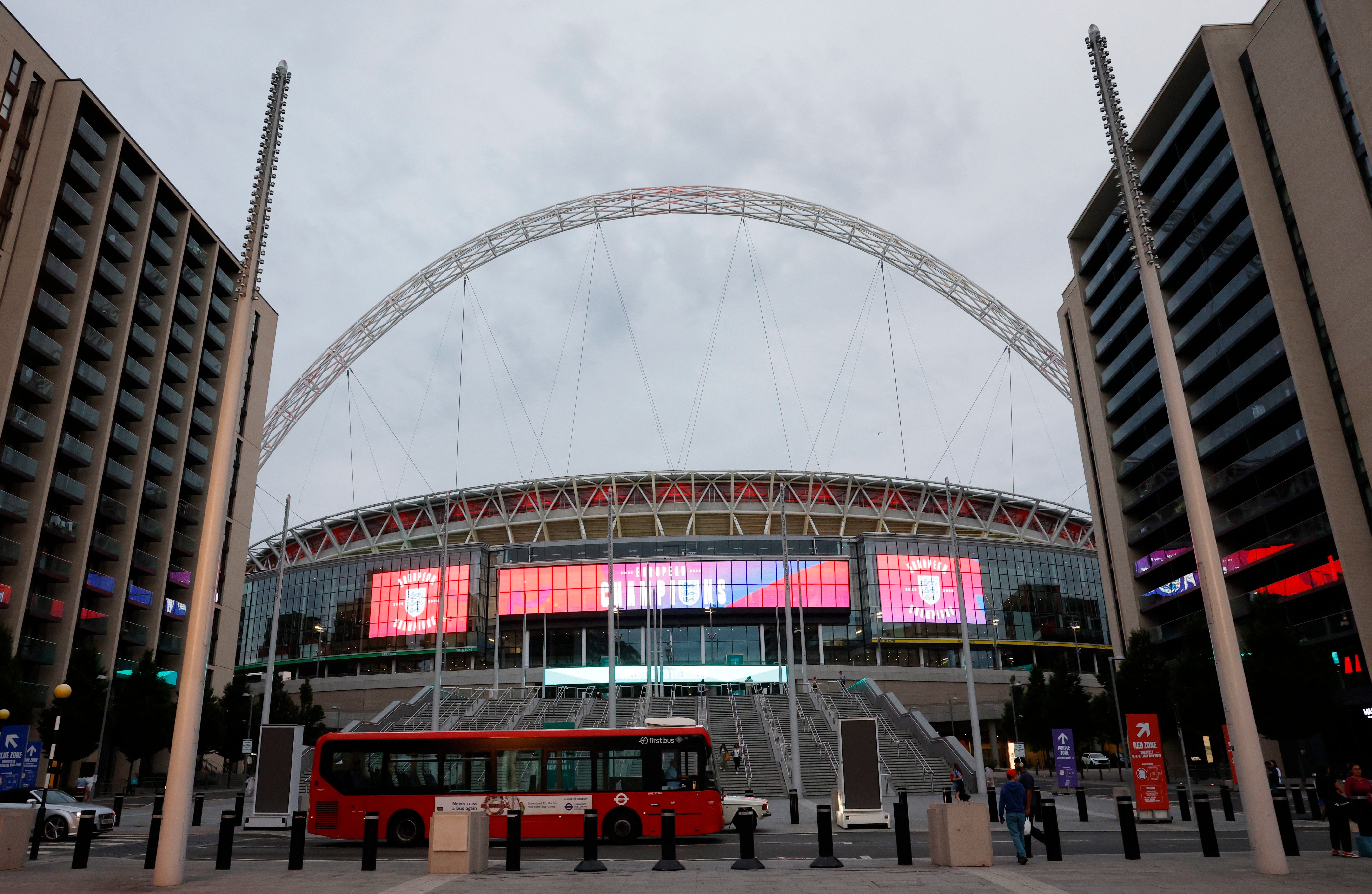 Muere un hombre de unos 40 años tras caer de una grada durante un concierto de Oasis en Londres Muere un hombre de unos 40 años tras caer de una grada durante un concierto de Oasis en Londres